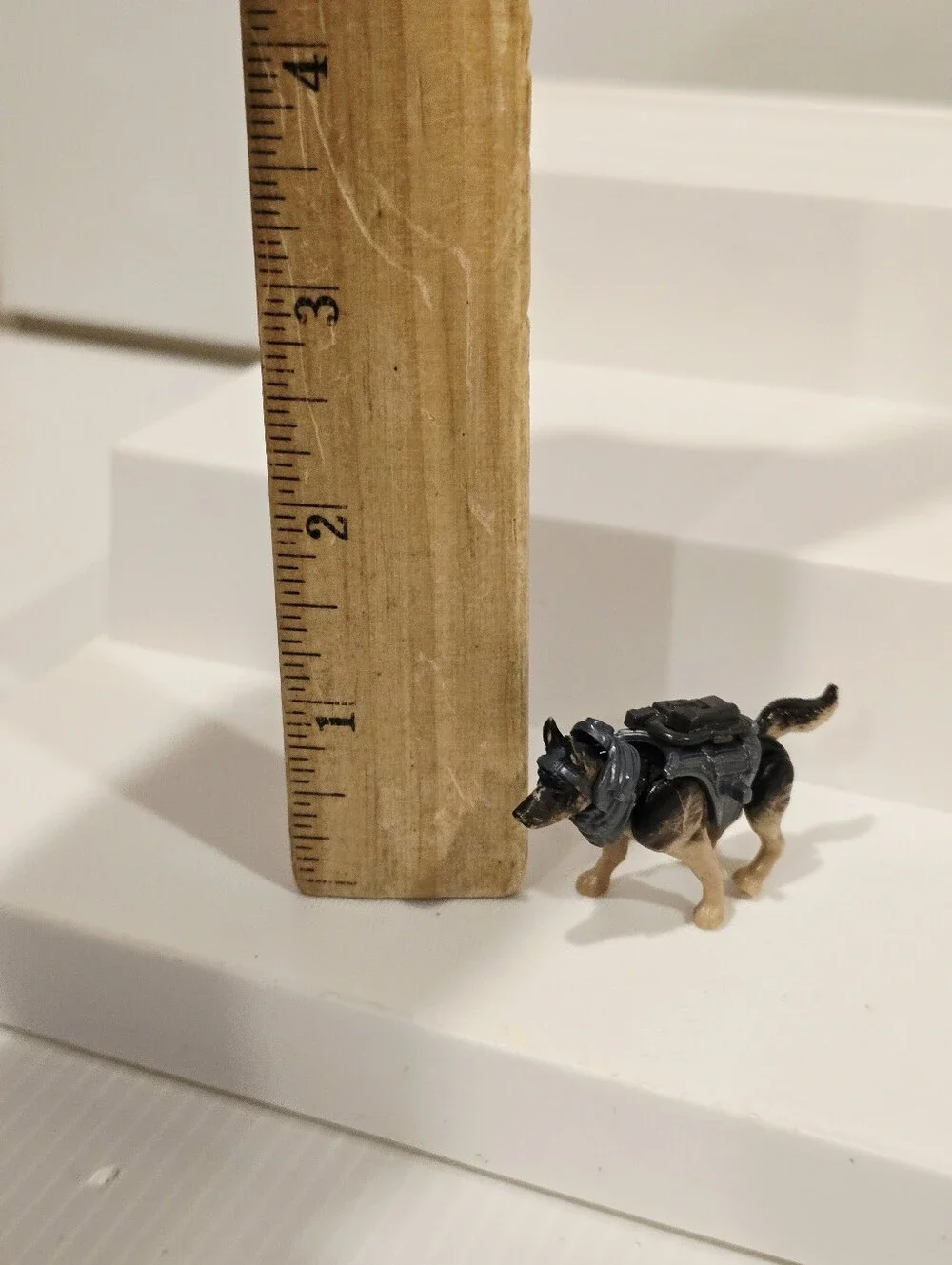 Mega Bloks Halo NMPD Officer and German Shepherd Figure Set